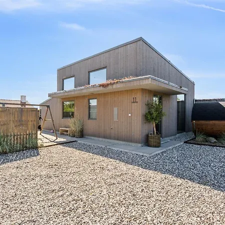 Holiday home Elvie - 150m From The Sea By Interhome