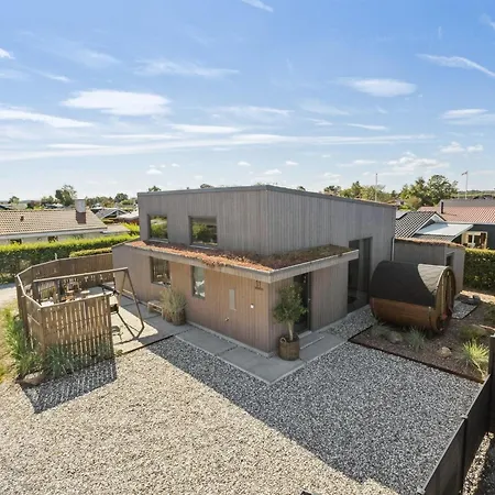 Holiday home Elvie - 150m From The Sea By Interhome *
